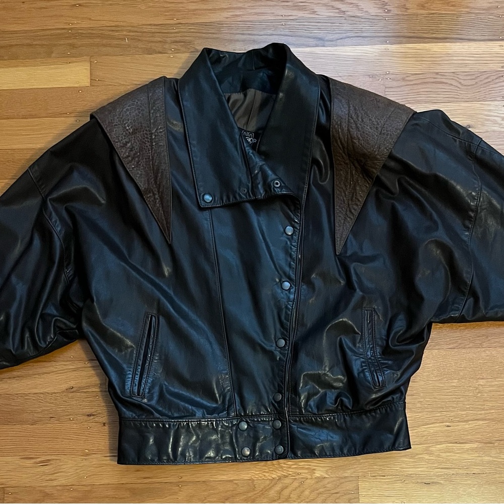 Vintage 1990s leather jacket. Size M. Chocolate brown. EUC. Gino di Giorgio. $60